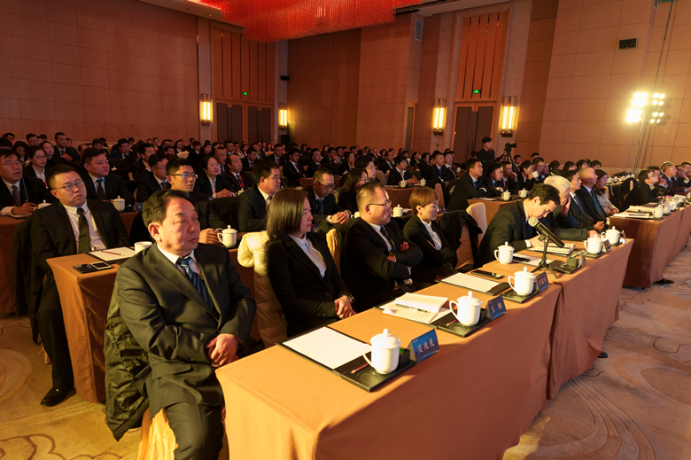 副总裁司强先生等主要领导全部到场出席了本次为期一天的大型会议活动